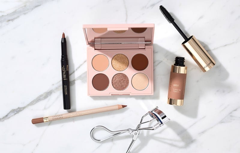 Fards à paupières : le placement qui ouvre le regard