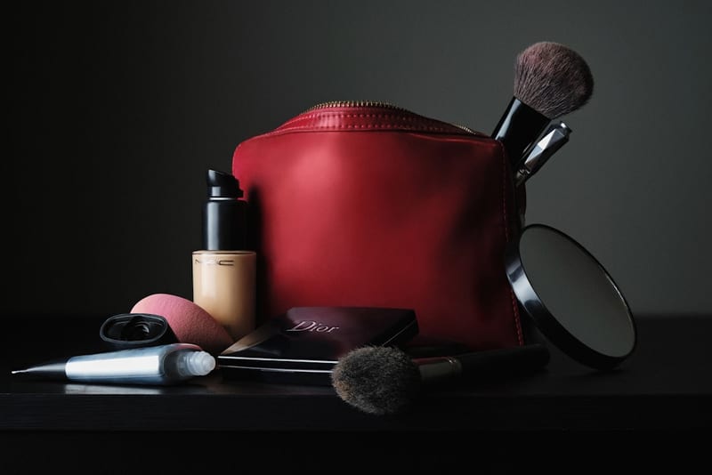 Trousse de maquillage : les indispensables beauté